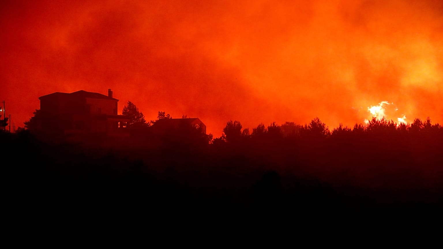 Στους 100 οι νεκροί από τη φωτιά στο Μάτι