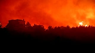 Πυρκαγία σε εξέλιξη στην Κάρυστο