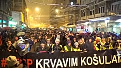 In Belgrad gehen erneut Tausende Demonstranten gegen die Regierung auf die Straße