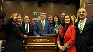 Kosova düzenli ordu kararının ardından Sırbistan'la müzakere için komisyon kurdu