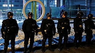 A közmédia székházához mentek a vasárnapi tüntetők