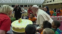 Torte zum Papst-Geburtstag