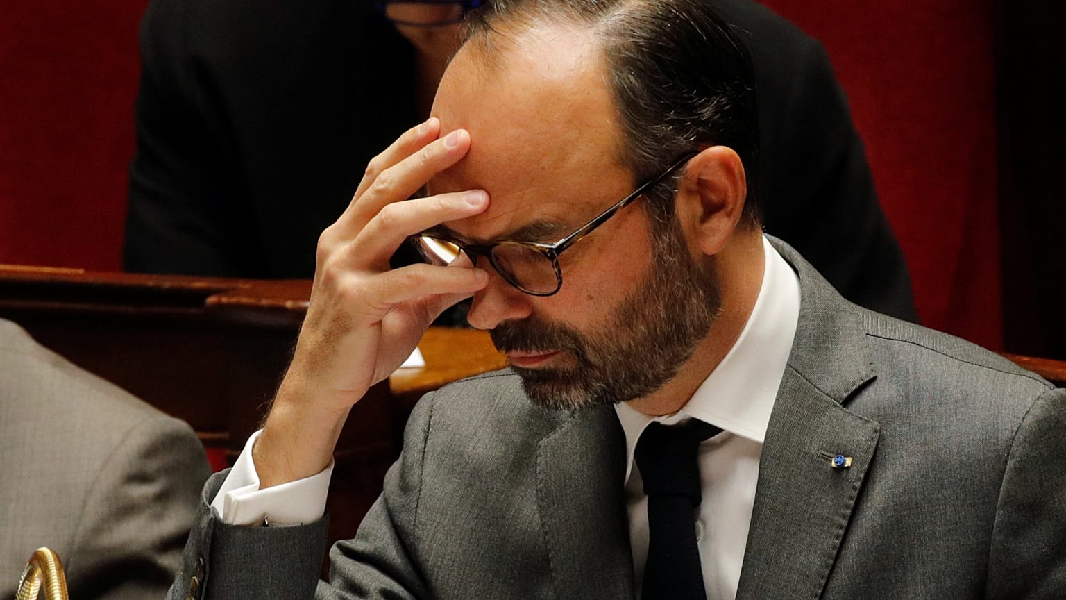رئيس وزراء فرنسا يتوقع عجزا بالميزانية يتجاوز الحد المقبول بالاتحاد الأوروبي