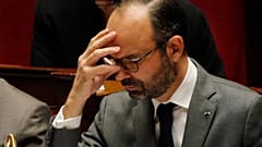 رئيس وزراء فرنسا يتوقع عجزا بالميزانية يتجاوز الحد المقبول بالاتحاد الأوروبي