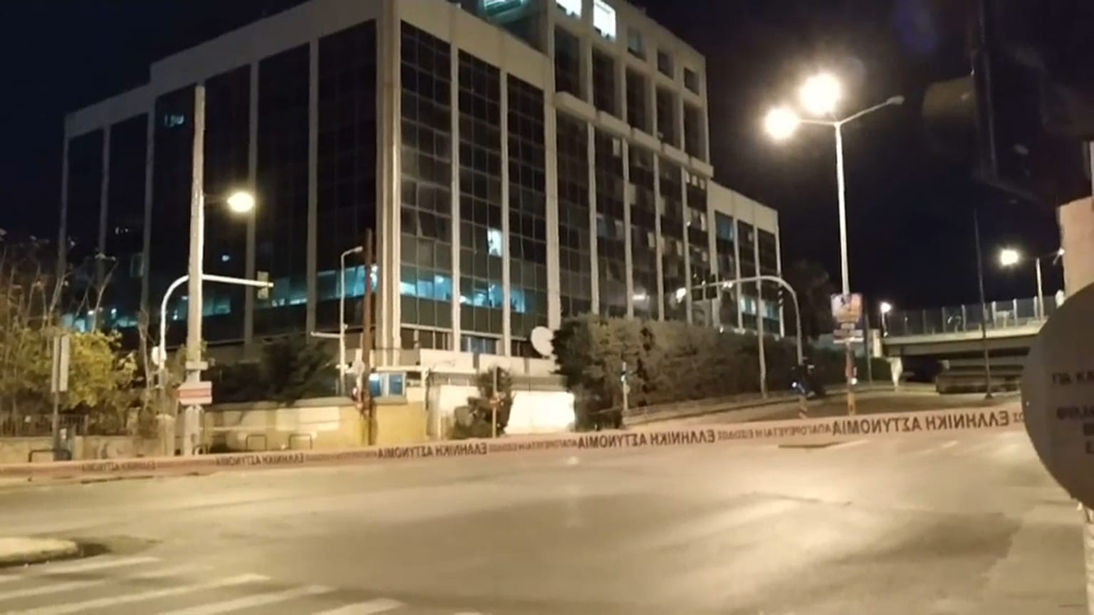 شاهد لحظة الانفجار قرب محطة "سكاي" اليونانية في أثينا