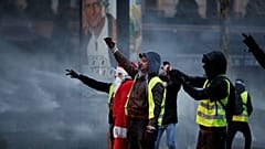 No Comment: Πήραν τους βουλευτές «σηκωτούς»