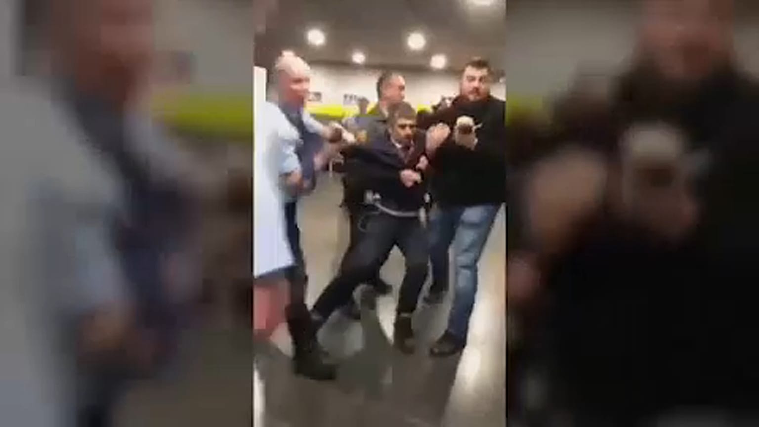 Hadházy Ákost kétszer is kidobták a közmédia épületéből