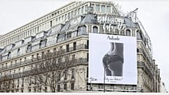 Une affiche jugée sexiste retirée des Galeries Lafayette