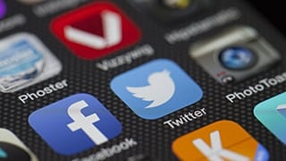 "تويتر" ترصد حركة مشبوهة في قسم العملاء مصدرها الصين والسعودية