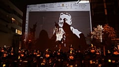 Televisão pública torna-se epicentro de protestos contra Orbán