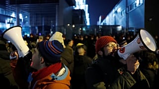 Mégiscsak beolvasták az ellenzéki képviselők ötpontos petícióját a tv-ben