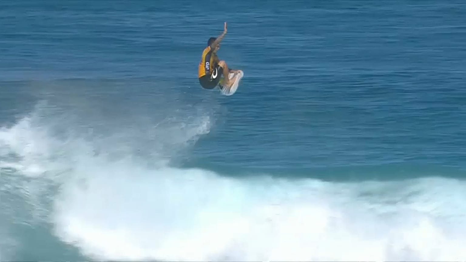 Medina au top du surf mondial à Hawaii