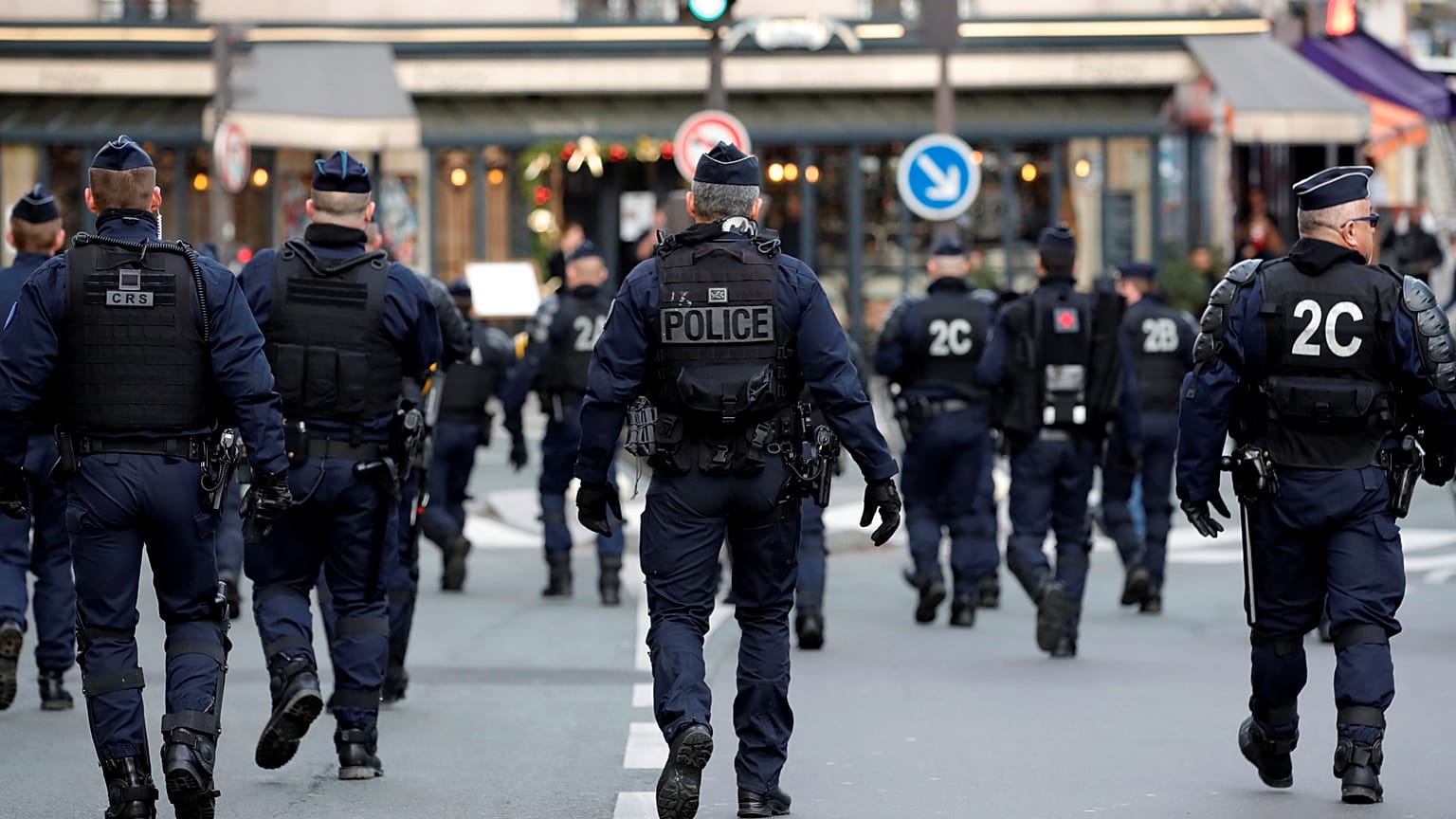 Los policías franceses dicen basta ya y amenazan con sumarse a los chalecos amarillos