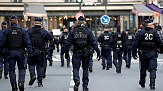 Los policías franceses dicen basta ya y amenazan con sumarse a los chalecos amarillos