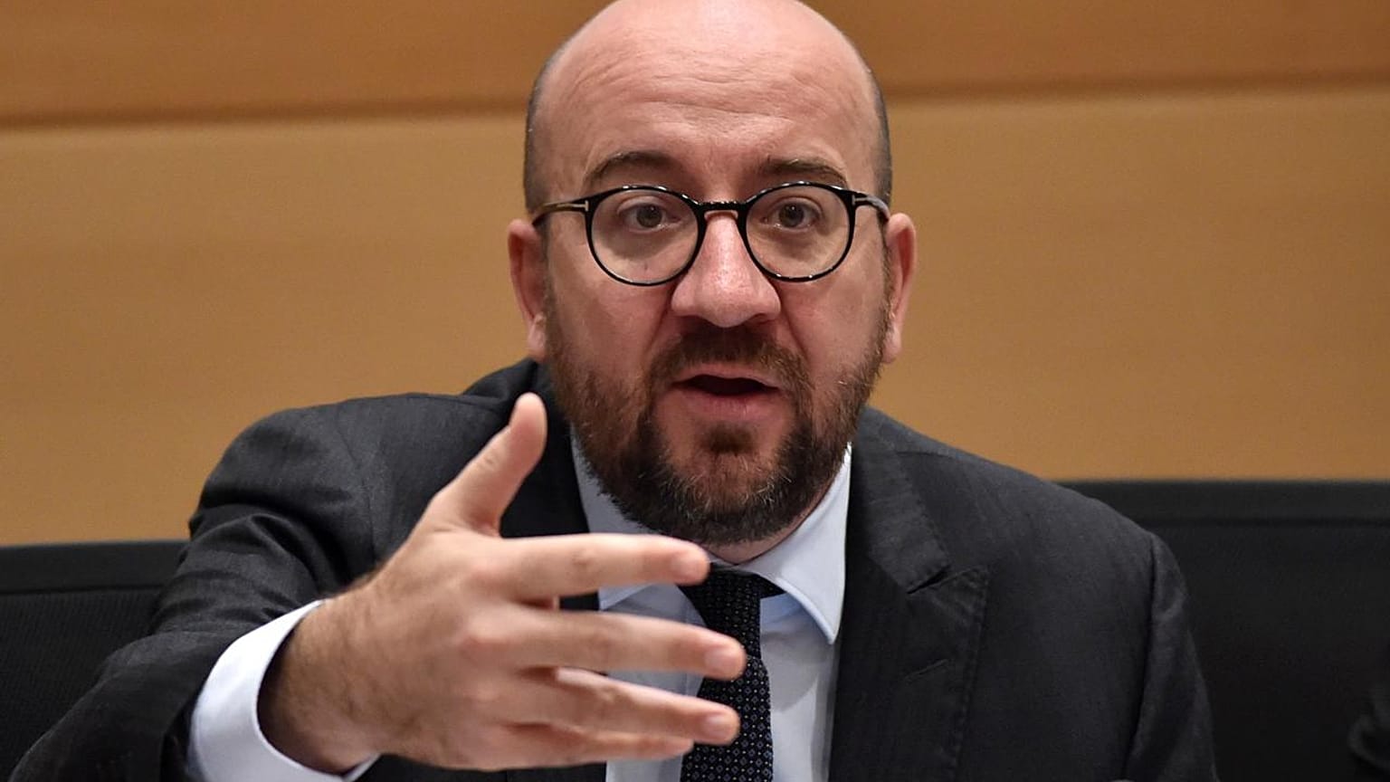 Primeiro-ministro belga apresenta demissão 