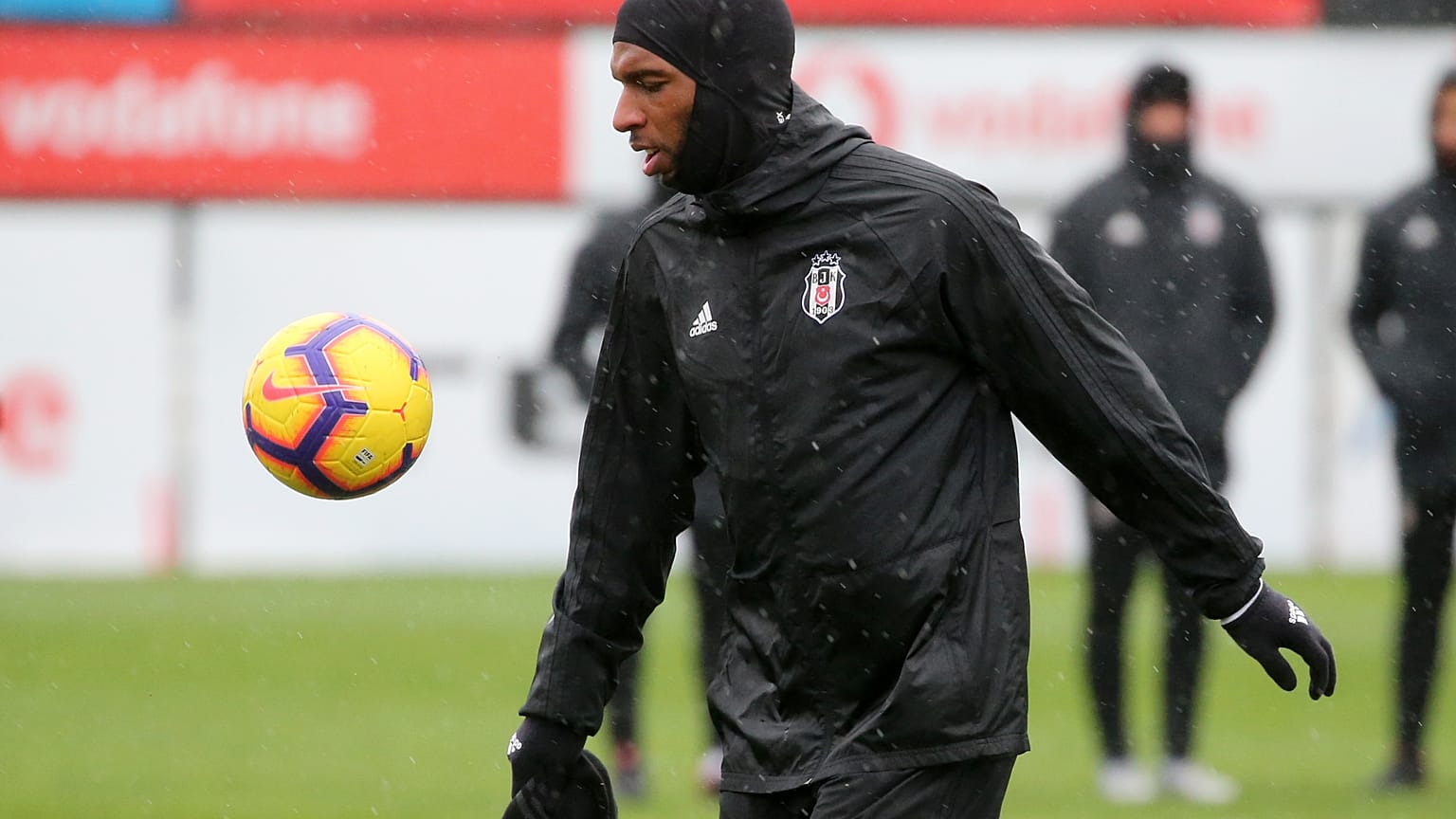Beşiktaşlı Ryan Babel uzun bir aranın ardından tekrar antrenmanda