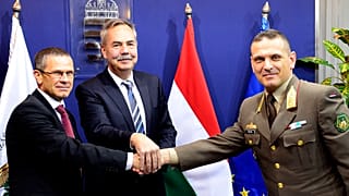 Harckocsikat és önjáró tüzérségi lövegeket vesz a Magyar Honvédség