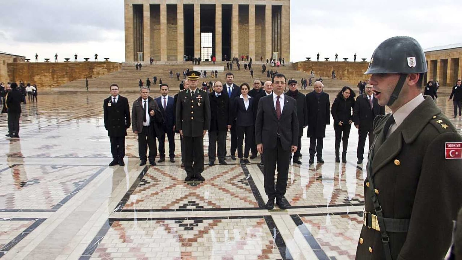 İmamoğlu Anıtkabir'de: "İstanbul'u sevdiğinizi biliyoruz"