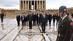 İmamoğlu Anıtkabir'de: "İstanbul'u sevdiğinizi biliyoruz"