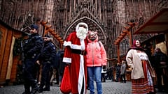 Patrouille de police sur le marché de Noël de Strasbourg