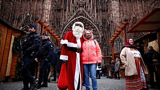 Patrouille de police sur le marché de Noël de Strasbourg