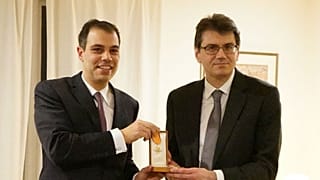 Ο Ερ. Κατσαβουνίδης (δεξιά) με τον Γεν. Πρόξενο στη Βοστώνη Στρ. Ευθυμίου