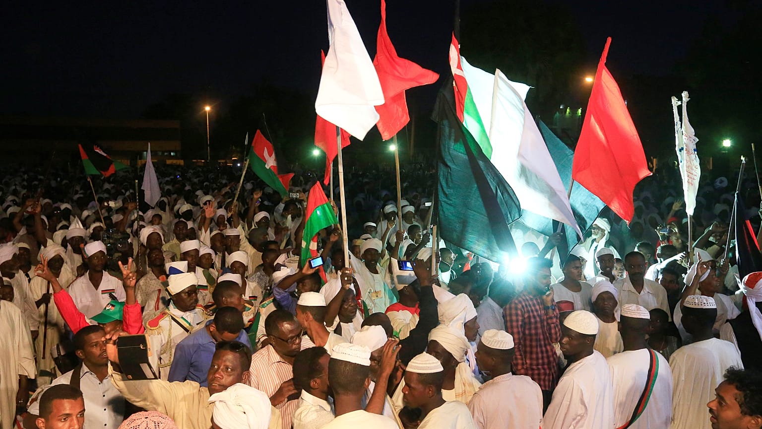 الرئاسة السودانية تقول إن قطر تدعم الخرطوم والاحتجاجات في الشارع مستمرة