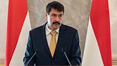 Áder János államfő aláírta a túlóratörvényt