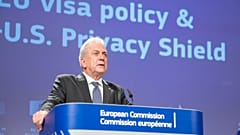 Κομισιόν: Έκτακτη χρηματοδότηση για το προσφυγικό 