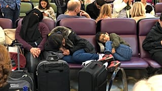 Avrupa'nın en işlek havaalanlarından Gatwick'te dronelerın durdurduğu uçuşlar yeniden başlıyor