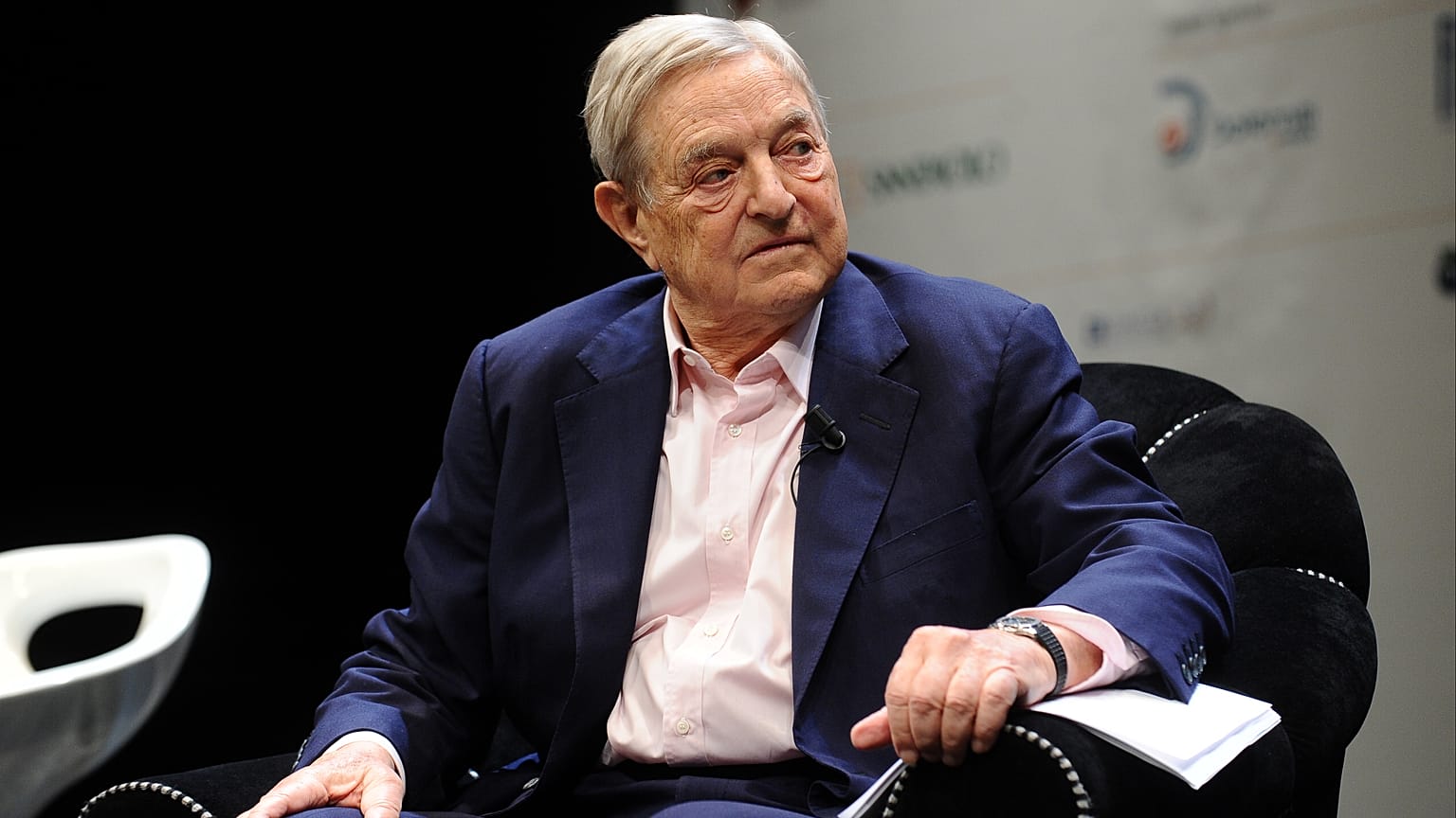 Tartışmalı milyarder işadamı Soros 'yılın kişisi' seçildi