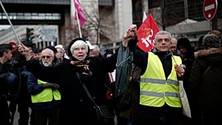 Megszavazta a parlament Macron béremelő intézkedéseit