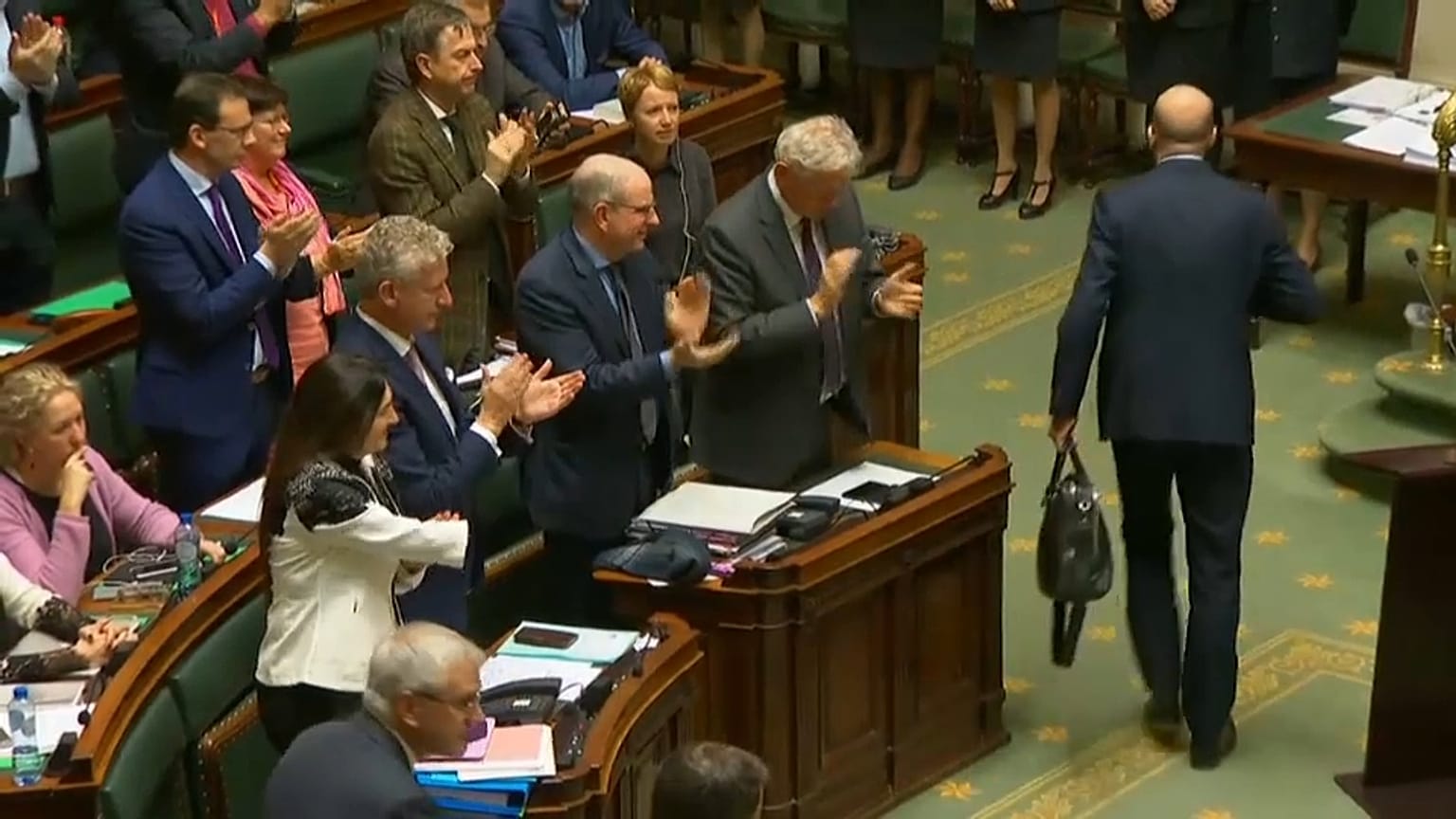 Der belgische König hat den Rücktritt des Ministerpräsidenten angenommen