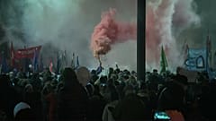 Ουγγαρία: Συνεχίζονται οι διαδηλώσεις για τον «νόμο των σκλάβων»