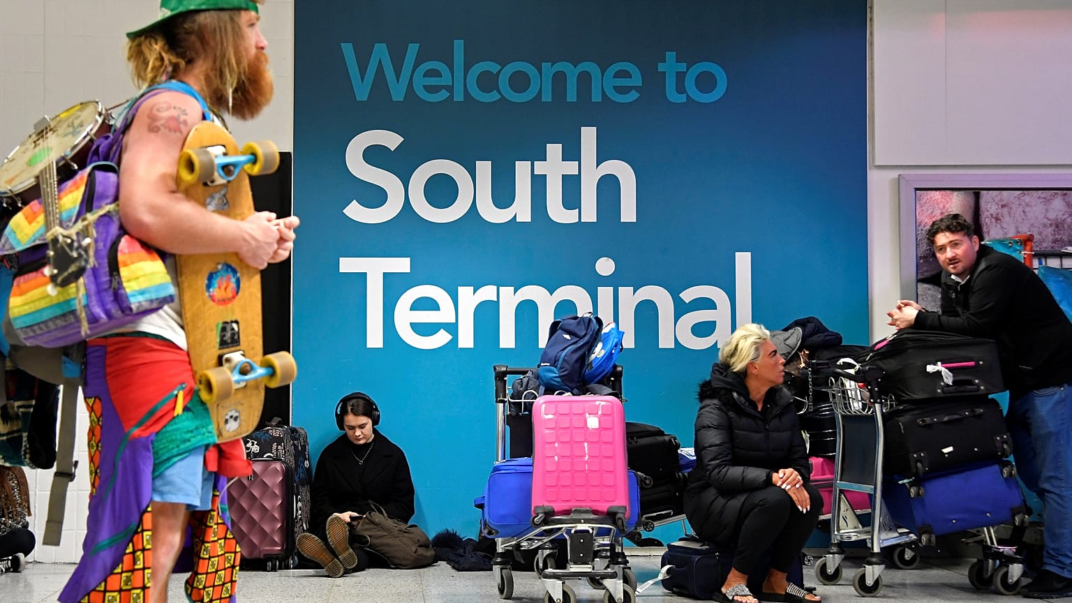 Droni all'aeroporto di Gatwick: due arresti