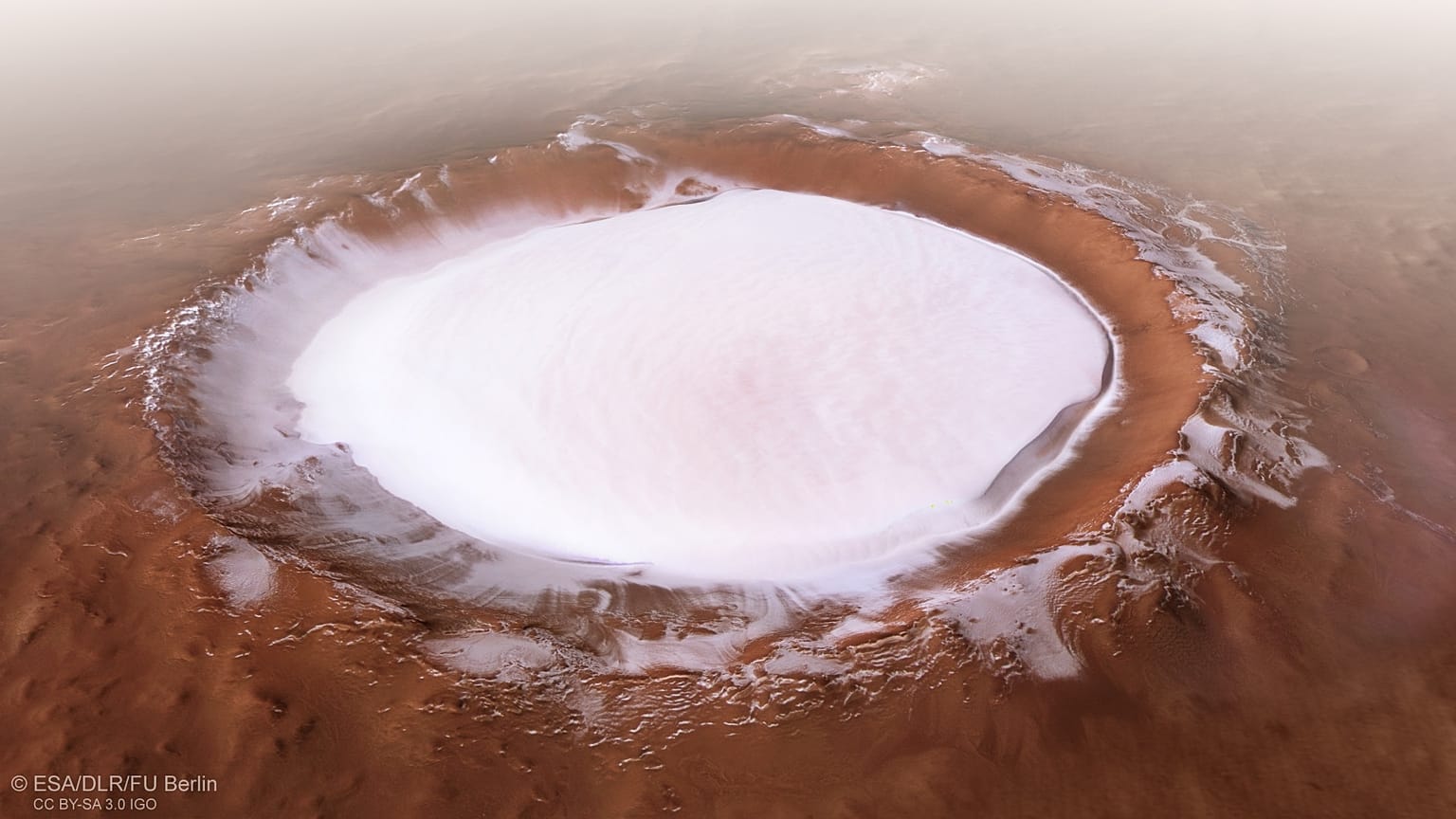 Mars'ta buz kaplı dev krater gölü görüntülendi