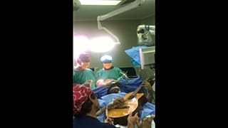 Video | Ünlü cazcı Musa Manzini beyin ameliyatı sırasında gitar çaldı