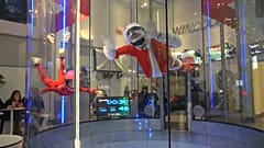 Fliegender Weihnachtsmann in Spanien