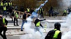 Επεισόδια στις πορείες των «κίτρινων γιλέκων»