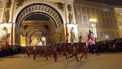 Новогодний забег Дедов Морозов в Санкт-Петербурге 