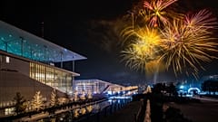 Athen: Festtagsglanz zwischen Klassik und Futurismus
