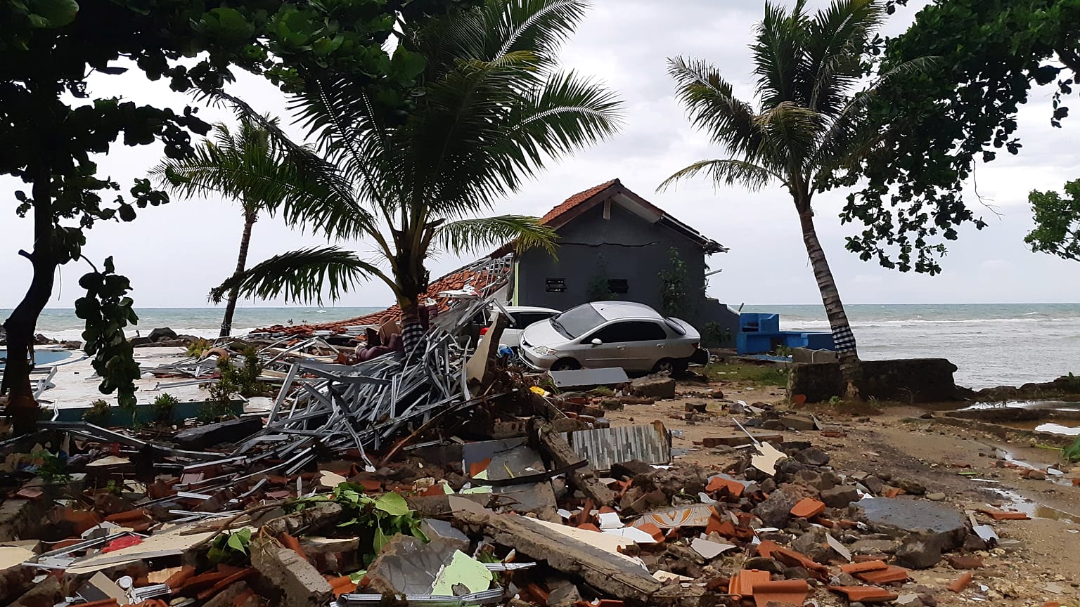 Indonesia: l'eruzione del vulcano che ha causato lo tsunami