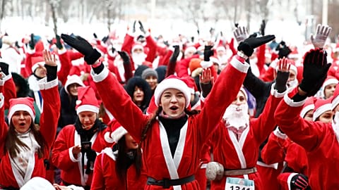 St. Petersburg'da Noel Baba istilası