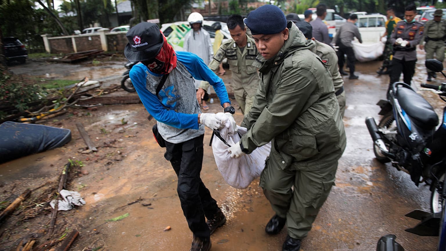 Indonésie : le bilan du tsunami dépasse 280 morts