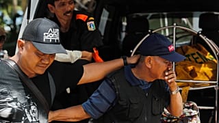 Los muertos por el tsunami en Indonesia ascienden a 373