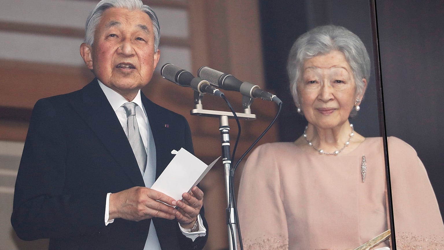 Video | Japon İmparatoru Akihito'nun tahttaki son doğum günü kutlamasına rekor katılım