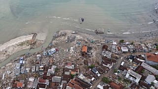 Buscas por sobreviventes na Indonésia