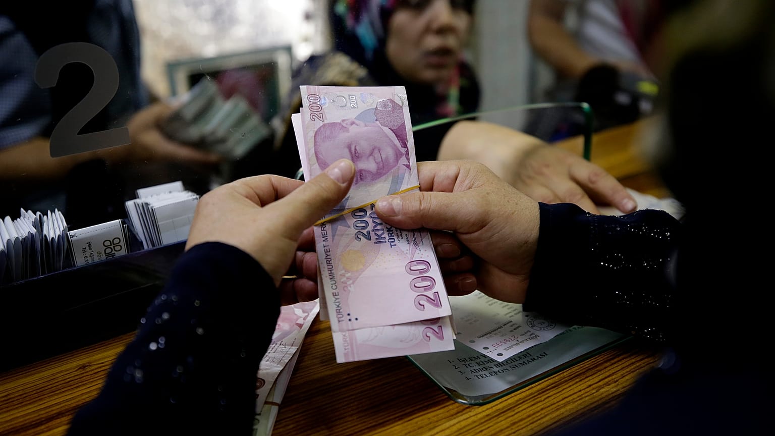 Asgari ücret yüzde 26 artışla 2 bin 20 TL oldu