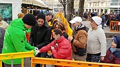 Kedden is 1600 tál ételt osztottak szét a krisnások