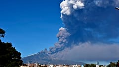 Etna Yanardağı'nın kapattığı havalimanı tekrar faaliyette